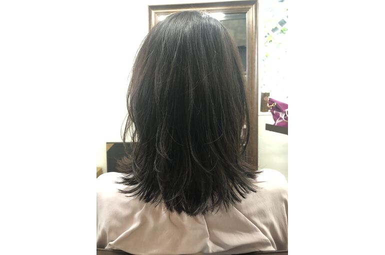 外ハネロブヘアー
