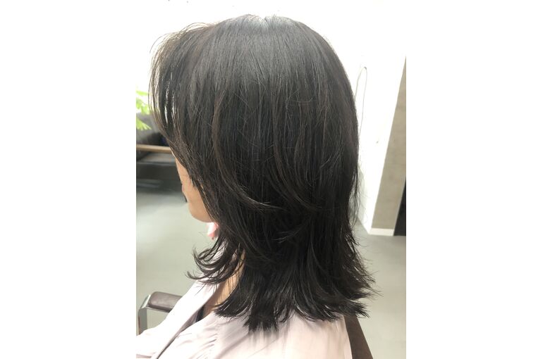 外ハネロブヘアー
